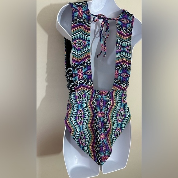 No Bounderies sz lg 11-13 jr swimsuit  beautiful style looks top quality - Picture 6 of 13